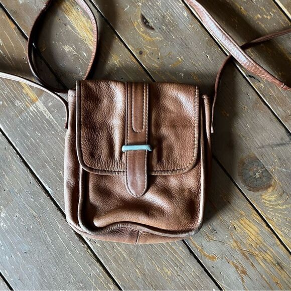 Kenneth Cole Small Leather Crossbody Bag - Picture 2 of 5